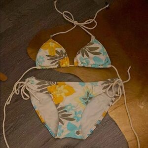 Really cute Billabong bikini